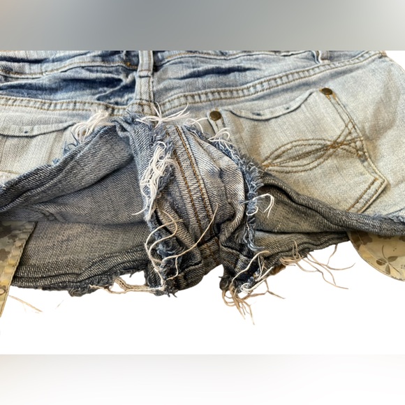 No Boundaries Y2K Deconstructed Raw Hem Fringe Cheeky Micro Mini Denim Shorts - Picture 3 of 4